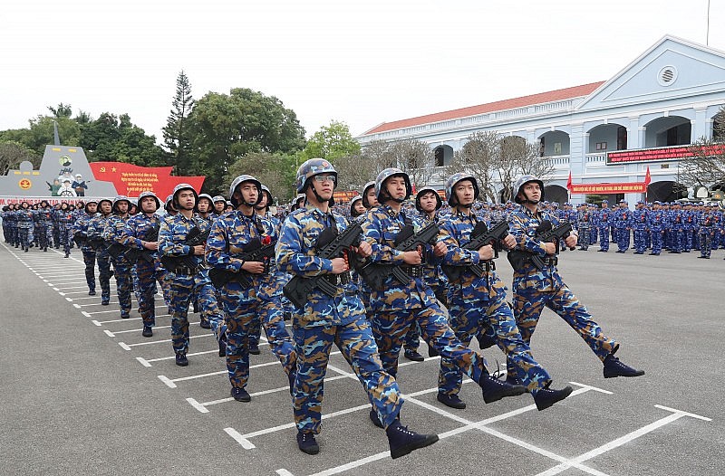 Diễu duyệt đội ngũ tại lễ ra quân huấn luyện 2024 của Lữ đoàn 147, Vùng 1 Hải quân. (Ảnh: Duy Khánh)