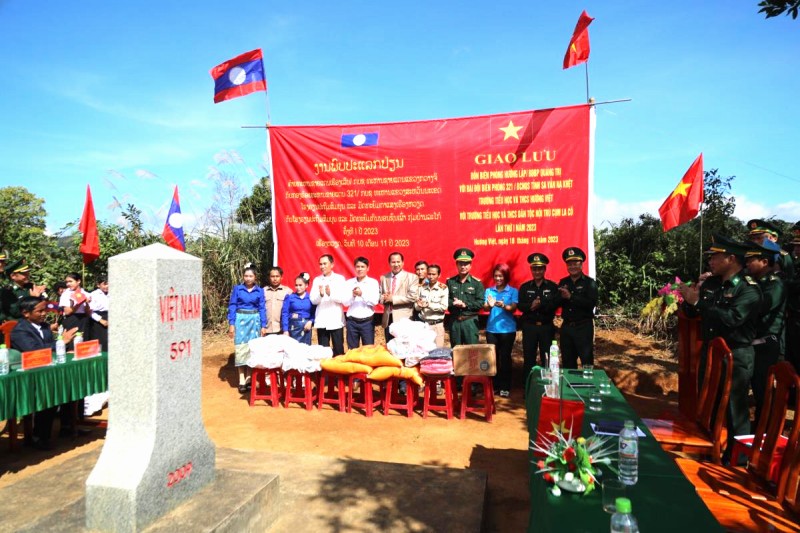 Những sứ giả của tình hữu nghị vĩ đại Việt Nam - Lào