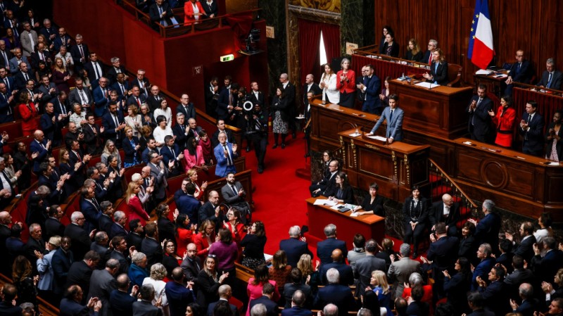Pháp trở thành nước đầu tiên ghi quyền phá thai vào Hiến pháp 2