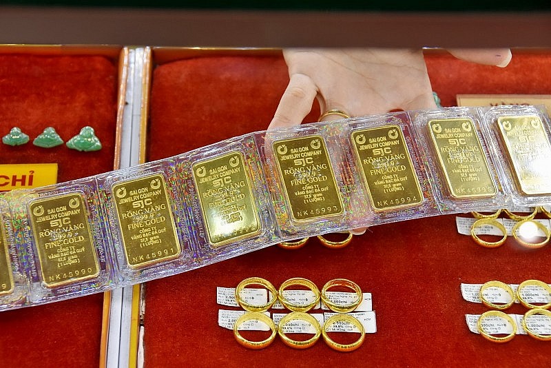 Tỷ giá quay đầu giảm, vàng SJC vượt qua mốc 81 triệu đồng một lượng