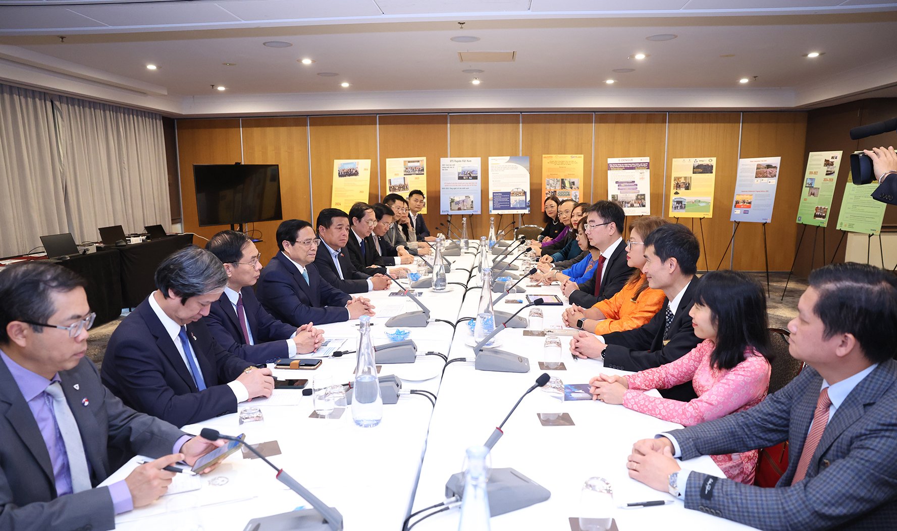 Thủ tướng mong phát huy tối đa vai trò của các trí thức, chuyên gia Việt Nam tại Australia- Ảnh 4.