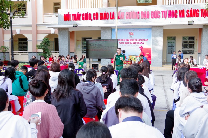 Phổ biến Luật Biên phòng Việt Nam cho hơn 1.000 học sinh tại Sóc Trăng