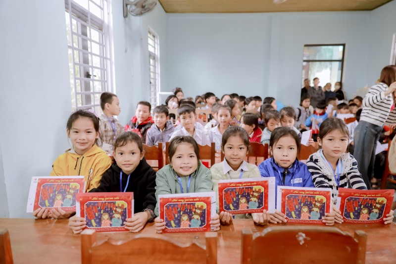 Zhi Shan Foundation trao gần 3 tỷ đồng học bổng cho học sinh, sinh viên vượt khó