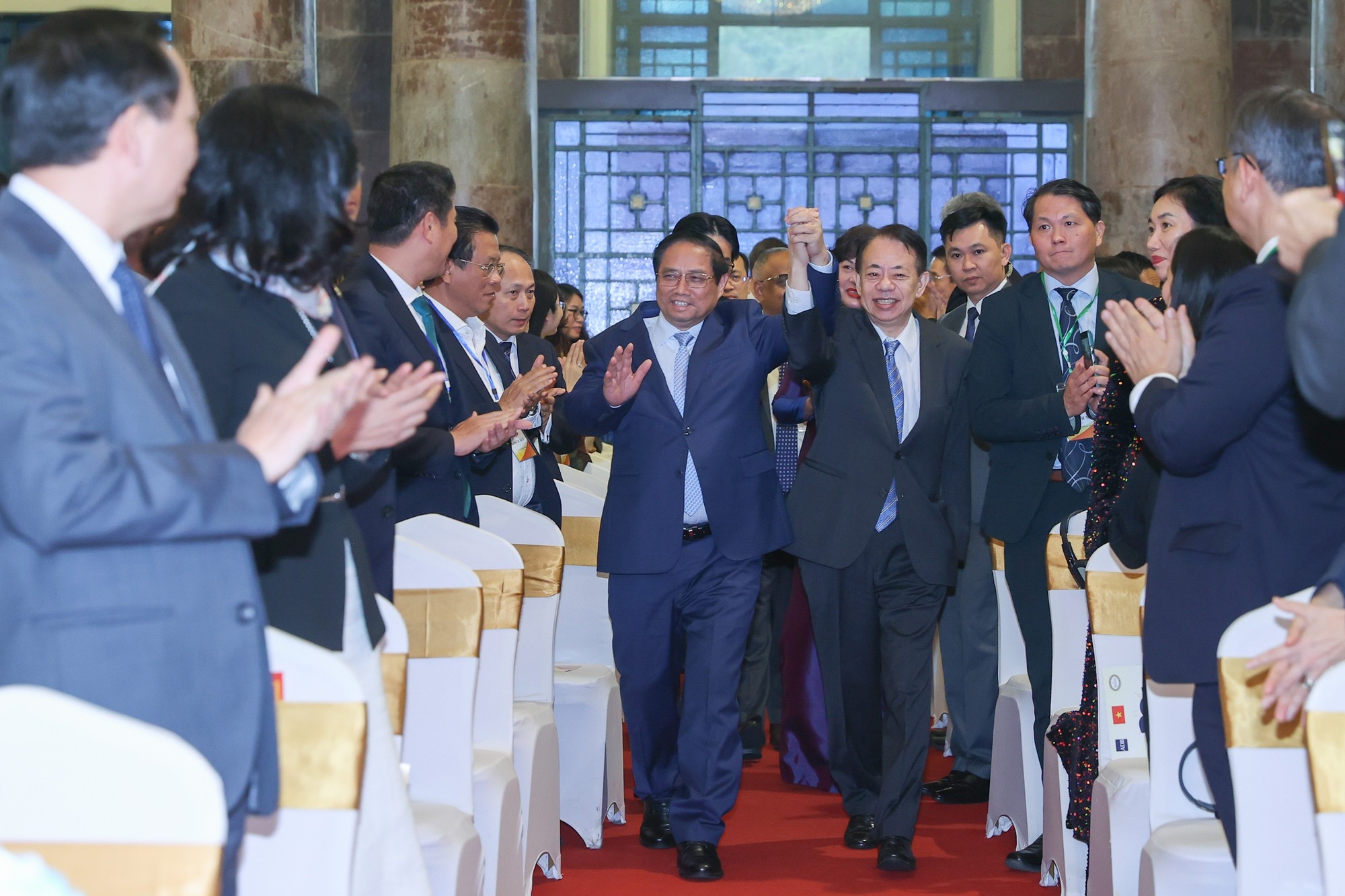 Thủ tướng Phạm Minh Chính và Chủ tịch ADB Masatsugu Asakawa tham dự lễ kỷ niệm 30 năm quan hệ đối tác Việt Nam và ADB. (Ảnh: VGP)