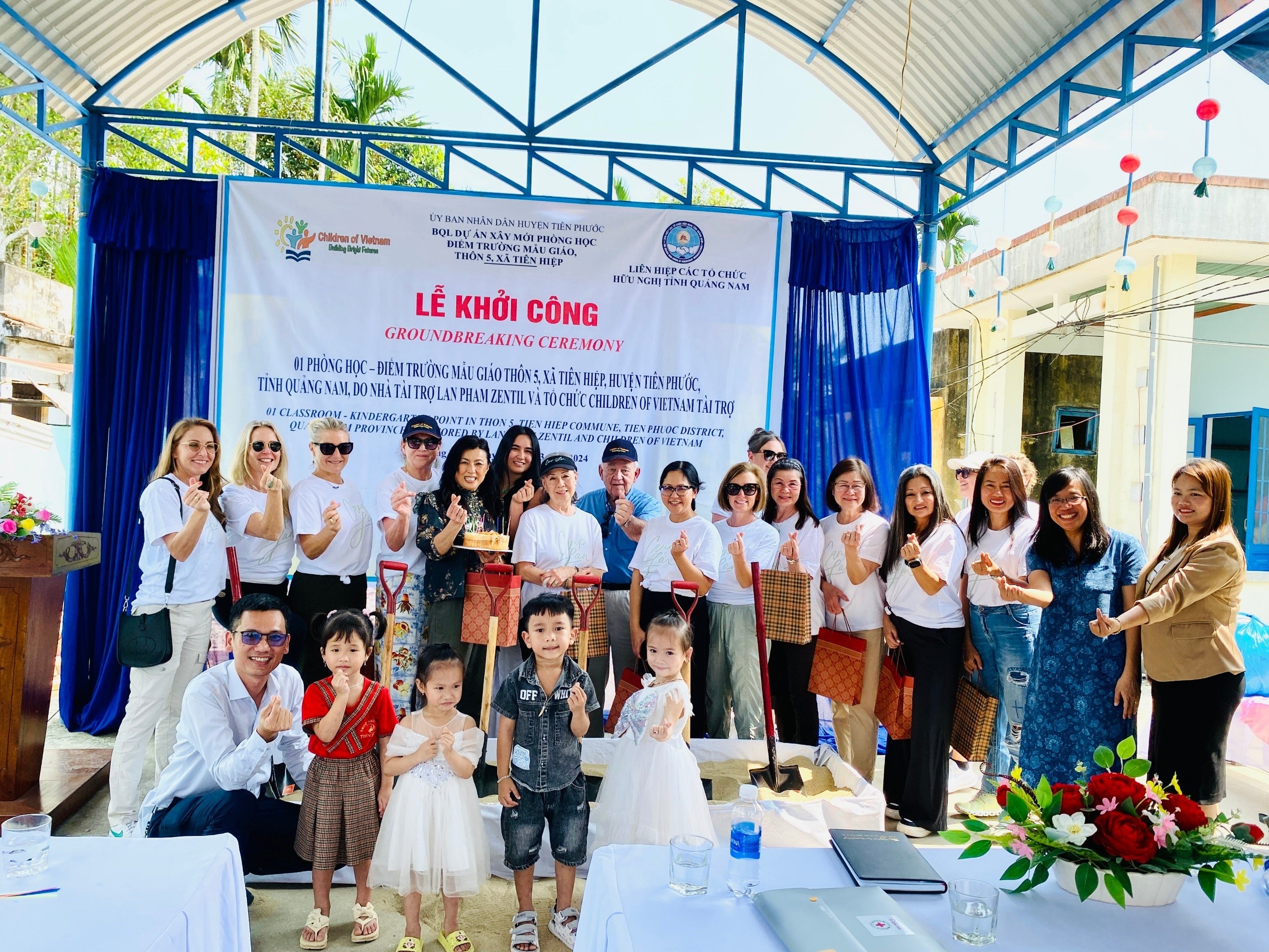 Hình ảnh tại lễ khởi công công trình xây mới phòng học và hỗ trợ trang thiết bị cho điểm trường mẫu giáo thôn 5, xã Tiên Hiệp (huyện Tiên Phước, Quảng Nam).