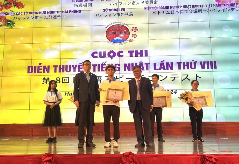 Giải nhất bảng A được trao cho thí sinh Trần Tuấn Thành.