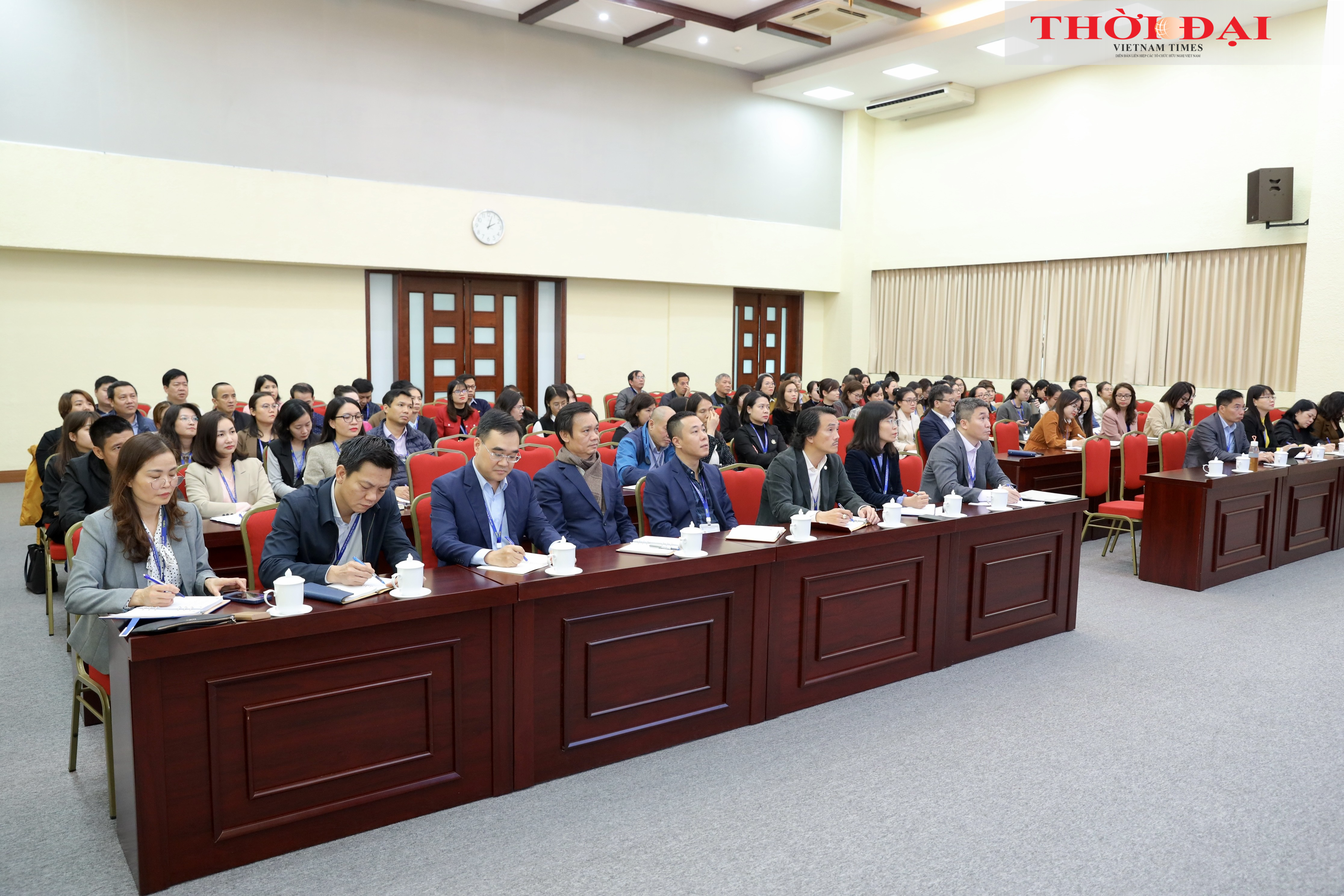 Cán bộ, đảng viên, công chức, người lao động Cơ quan Thường trực Liên hiệp các tổ chức hữu nghị Việt Nam tham dự Hội nghị. (Ảnh: Đinh Hòa)