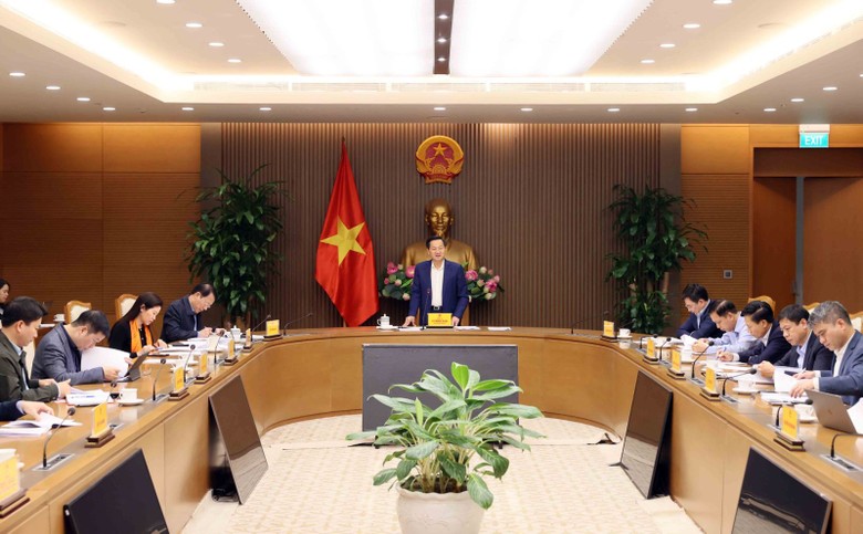 Phó Thủ tướng Lê Minh Khái phát biểu tại cuộc họp. Ảnh VGP