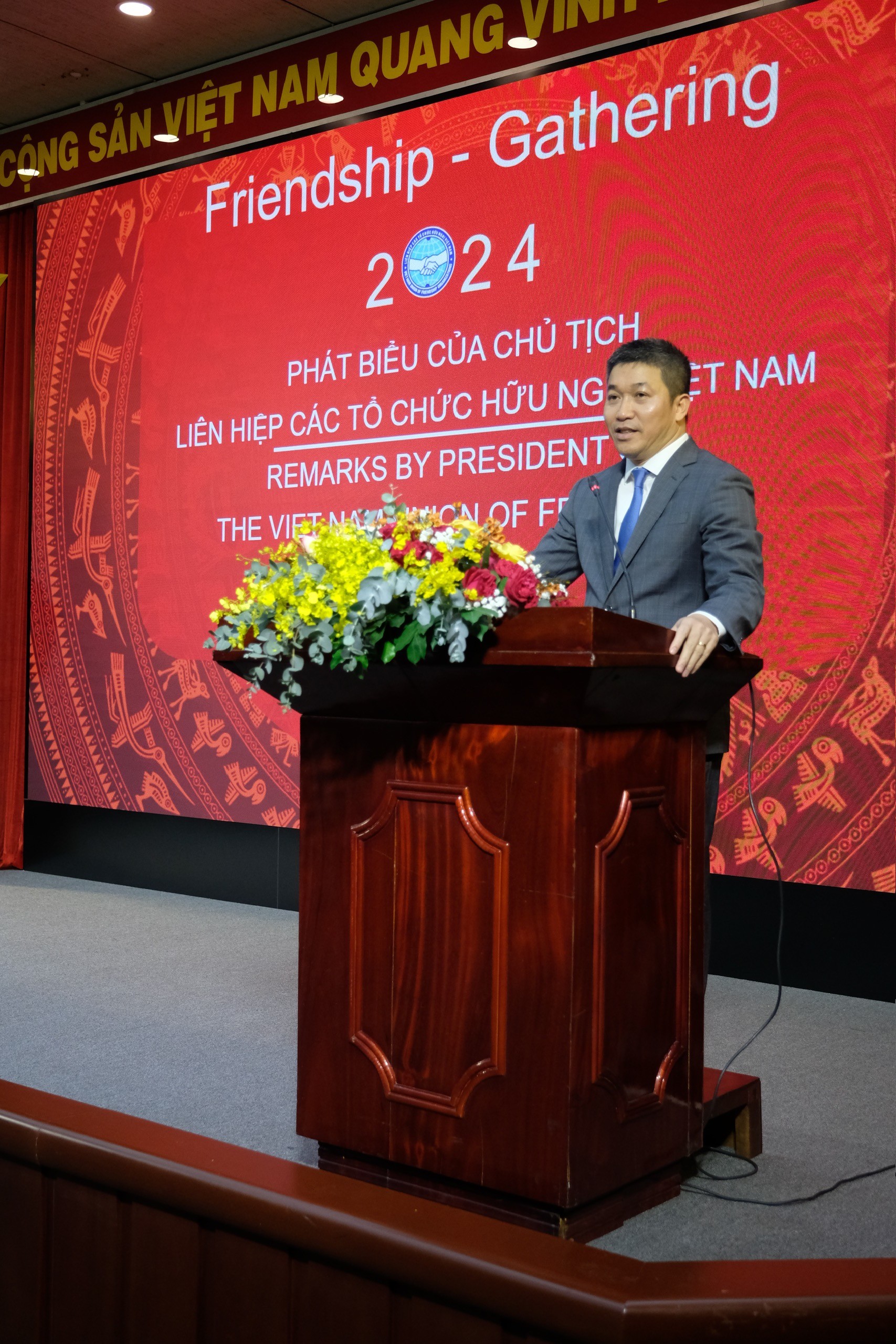 Chủ tịch Liên hiệp các tổ chức hữu nghị Việt Nam Phan Anh Sơn phát biểu tại buổi gặp gỡ. 