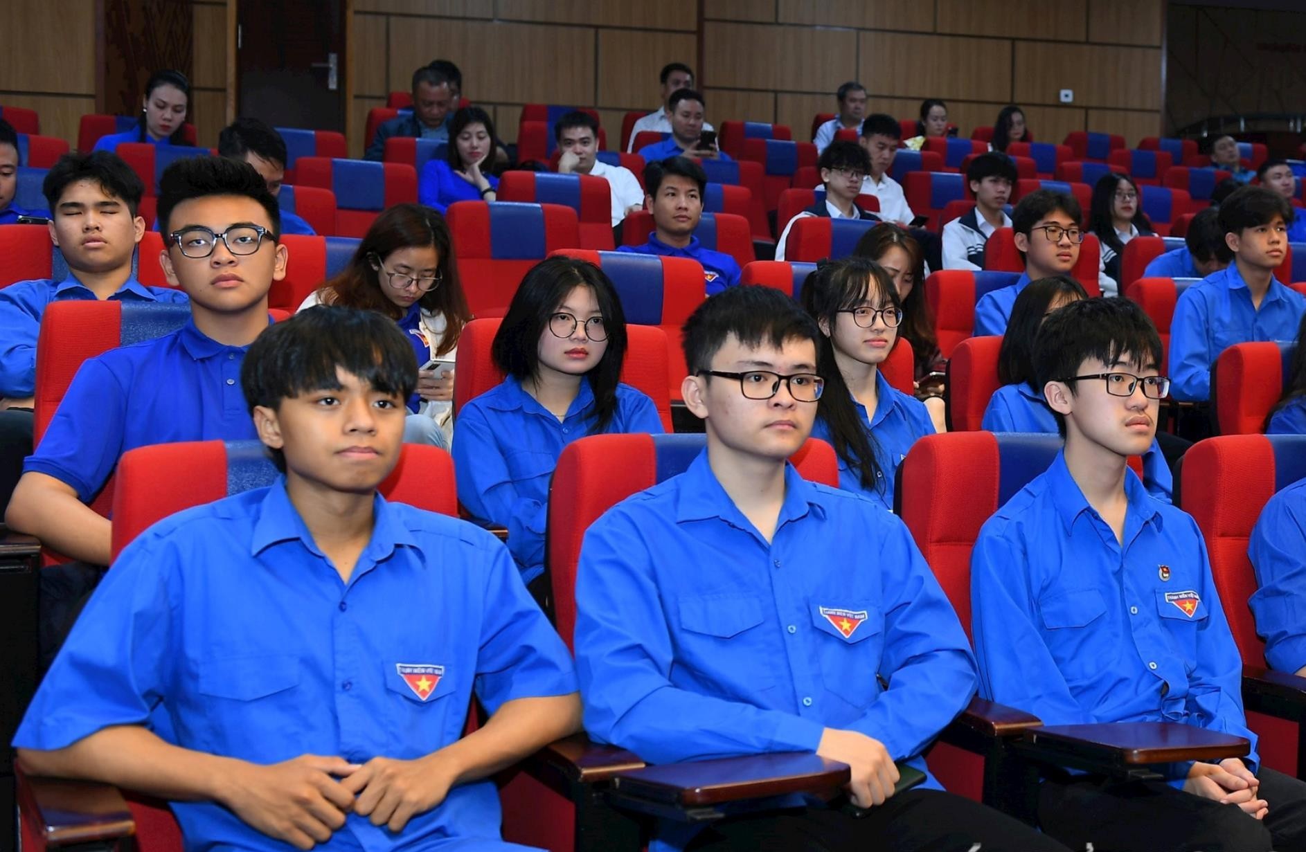 Các đại biểu đại diện tuổi trẻ Hải Dương dự Lễ kỷ niệm. (Ảnh: Báo Hải Dương)