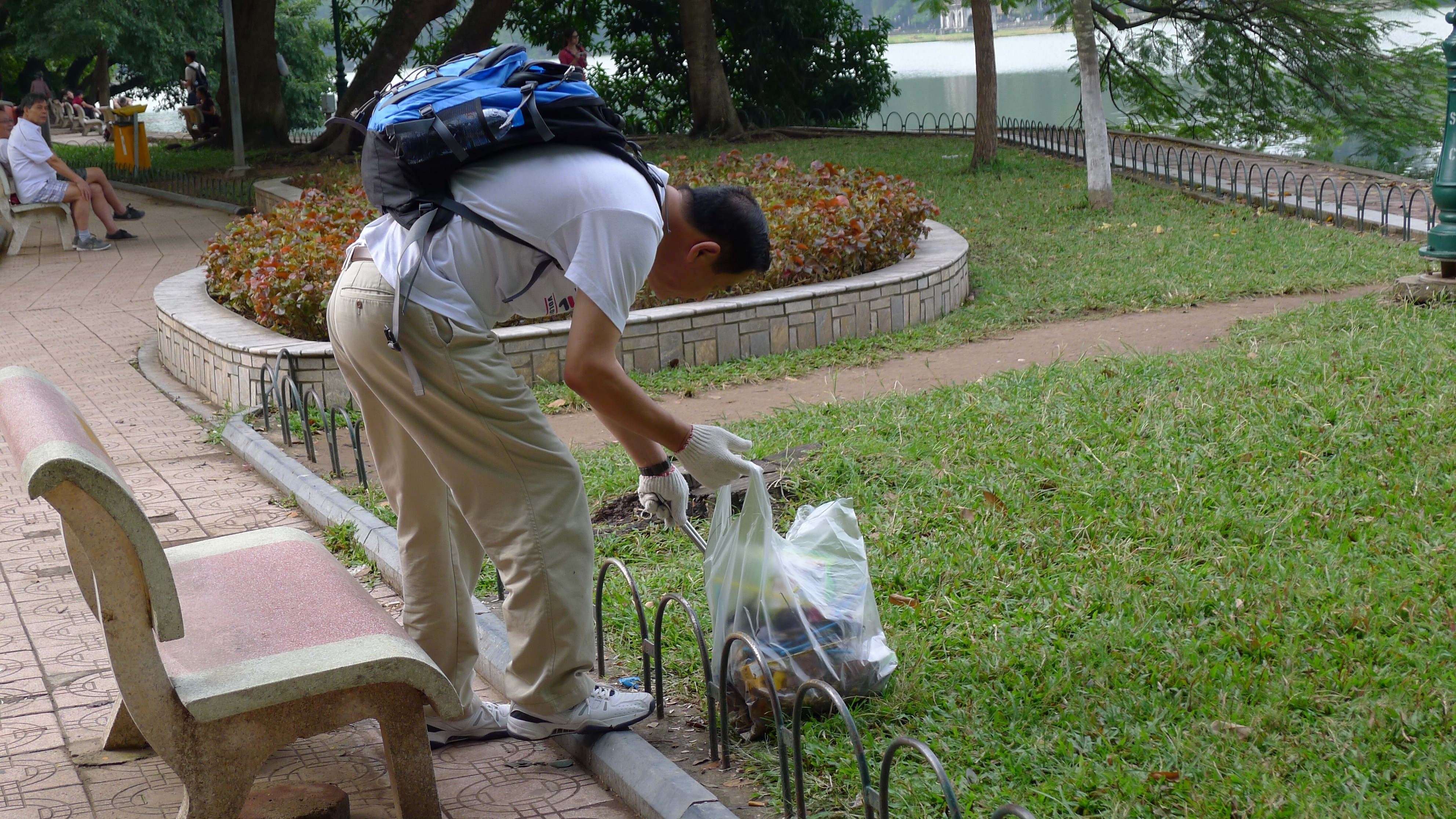 Người bạn Nhật hơn 10 năm nhặt rác Hồ Gươm: Sẽ trở lại Việt Nam để tiếp tục hoạt động vì môi trường