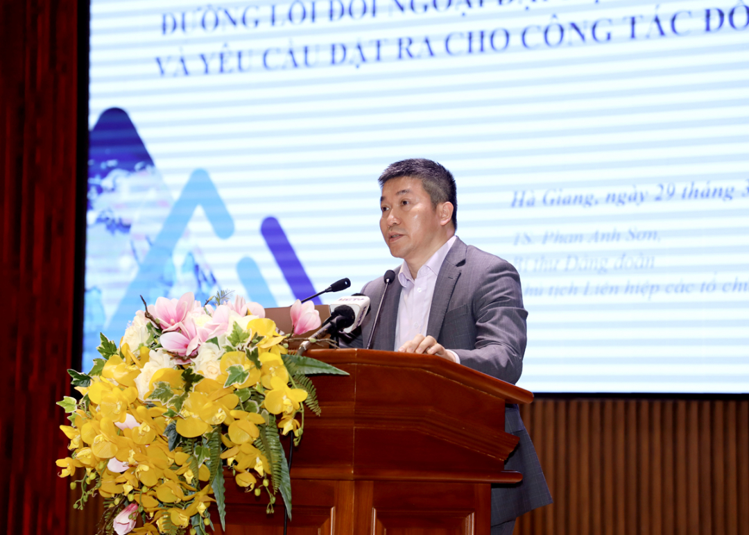 Chủ tịch Liên hiệp các tổ chức hữu nghị Việt Nam, Phan Anh Sơn thông tin tình hình thế giới, chủ trương, đường lối đối ngoại của Đảng, Nhà nước