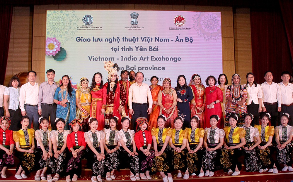 Múa dân gian Ấn Độ lan tỏa thông điệp tình yêu đến khán giả Việt Nam