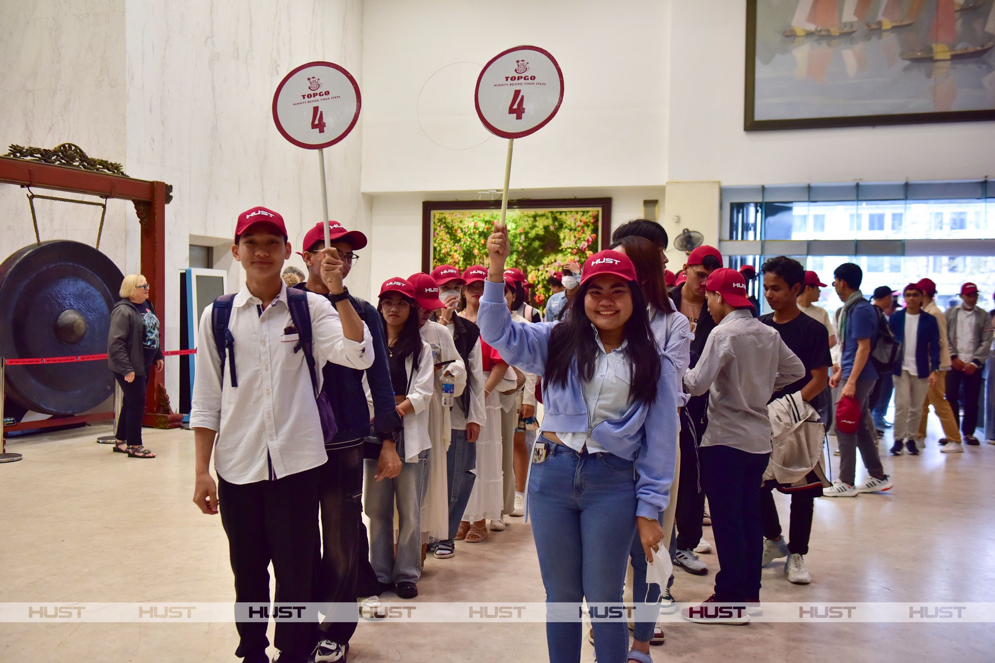 Các lưu học sinh Đại học Bách khoa Hà Nội tham gia chuyến du xuân. (Ảnh: hust.edu.vn)