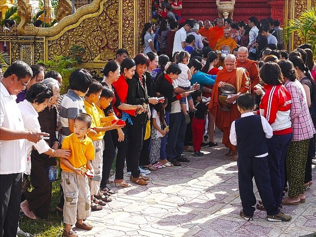 Giúp đỡ, hỗ trợ hộ nghèo, khó khăn đón Tết cổ truyền của đồng bào Khmer