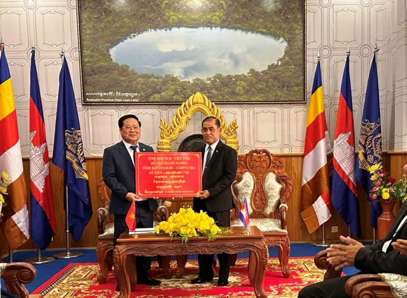 Kon Tum dành 2 tỷ đồng hỗ trợ người dân khó khăn của hai tỉnh vùng Đông Bắc Campuchia đón Tết