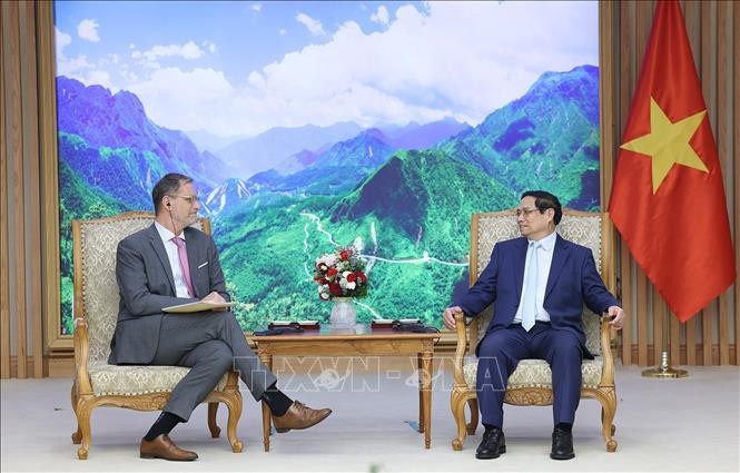 Thủ tướng Phạm Minh Chính tiếp Đại sứ Pháp Olivier Brochet