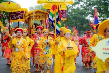 anh doc dao le hoi dien hue nam tai hue