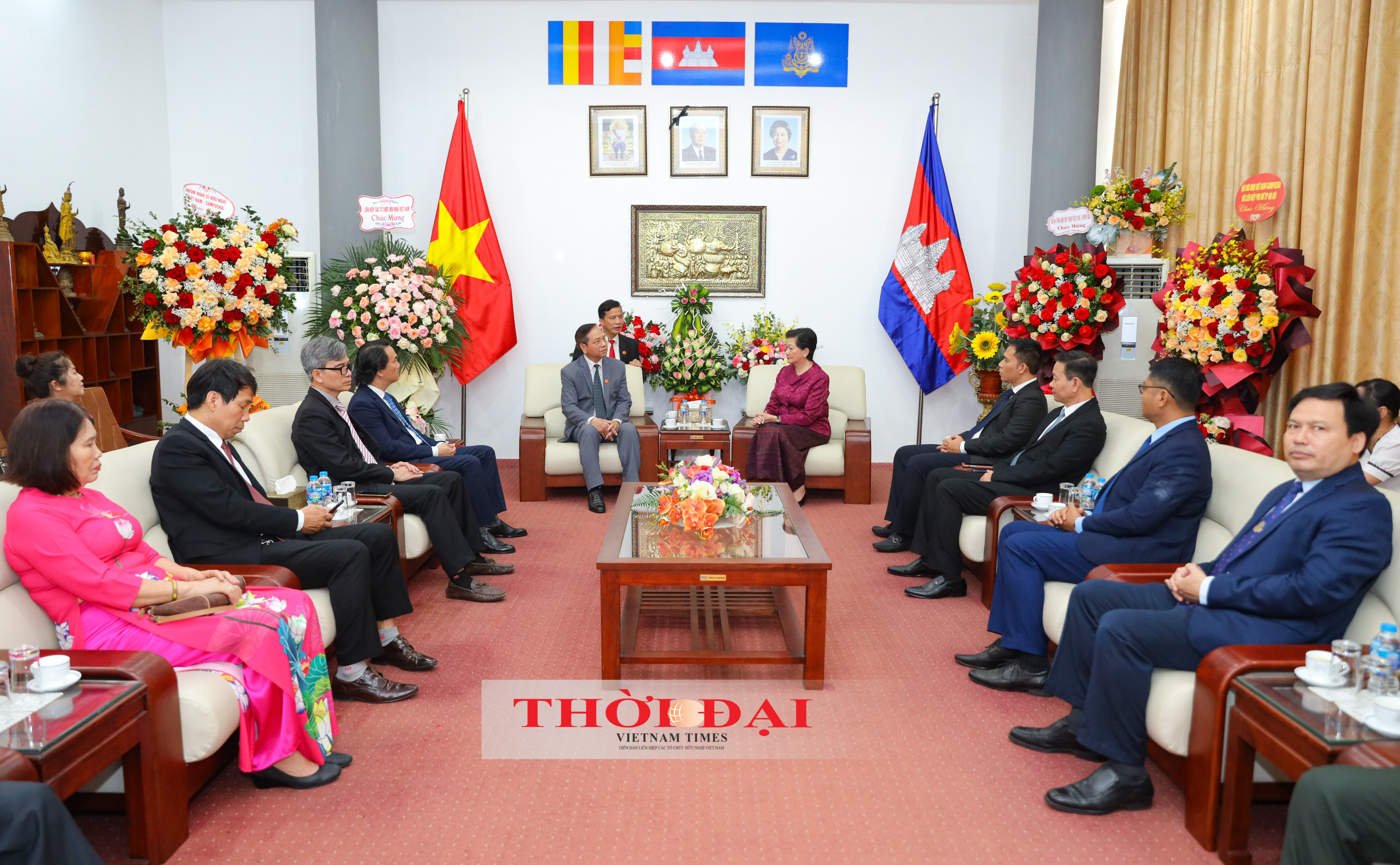  Đonà Hội hữu nghị Việt Nam - Campuchia chúc tết Đại sứ quán Campuchia tại Việt Nam