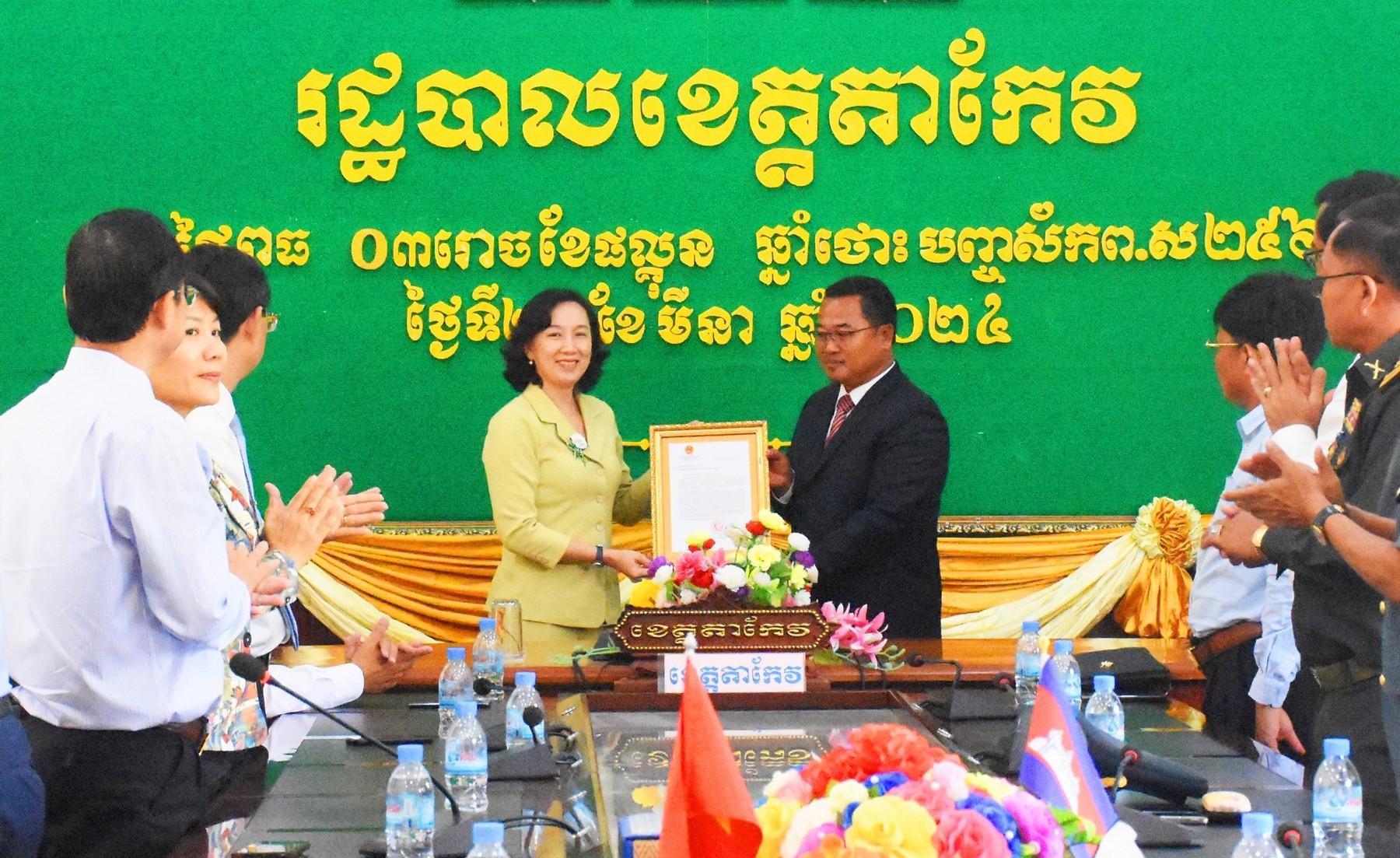 An Giang hợp tác với các địa phương Campuchia xây dựng đường biên giới hòa bình, ổn định, hữu nghị