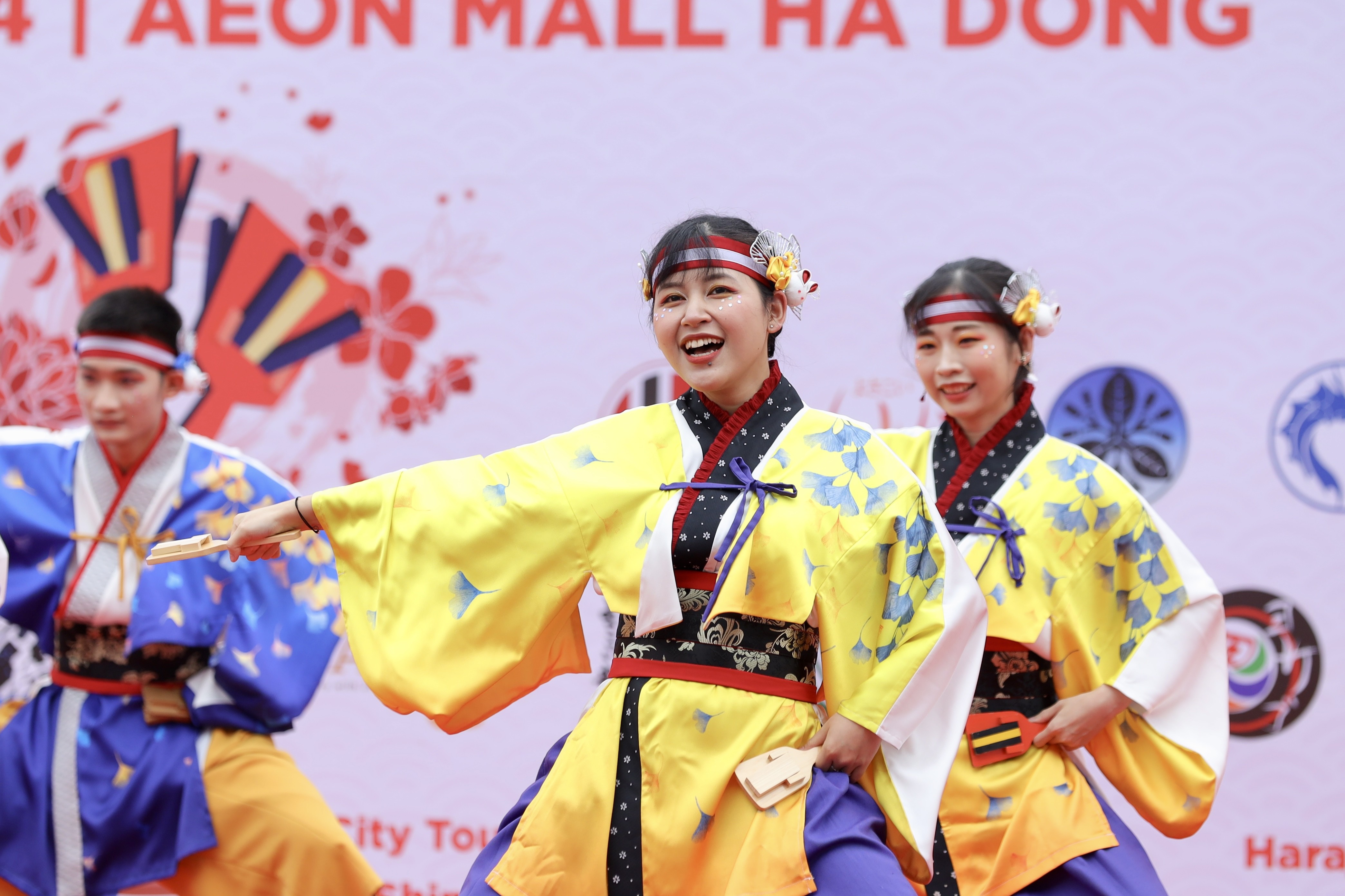 Gần 900 vũ công Việt Nam - Nhật Bản biểu diễn vũ điệu Yosakoi truyền thống