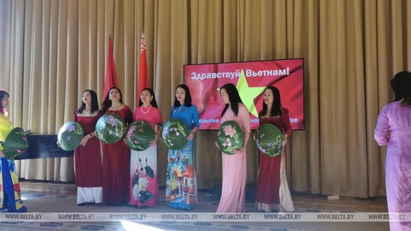 Bạn bè Belarus tìm hiểu lịch sử, truyền thống và văn hóa Việt Nam