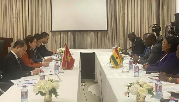 Thứ trưởng Nguyễn Minh Hằng hội đàm với Thứ trưởng Ngoại giao và hội nhập khu vực Ghana Kwaku Ampratwum Sarpong. (Ảnh: Báo Thế giới và Việt Nam)