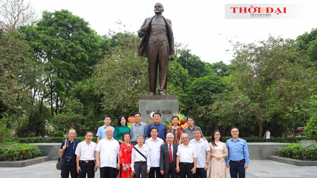 Hội hữu nghị Việt - Nga dâng hoa kỷ niệm 154 năm ngày sinh V.I. Lenin