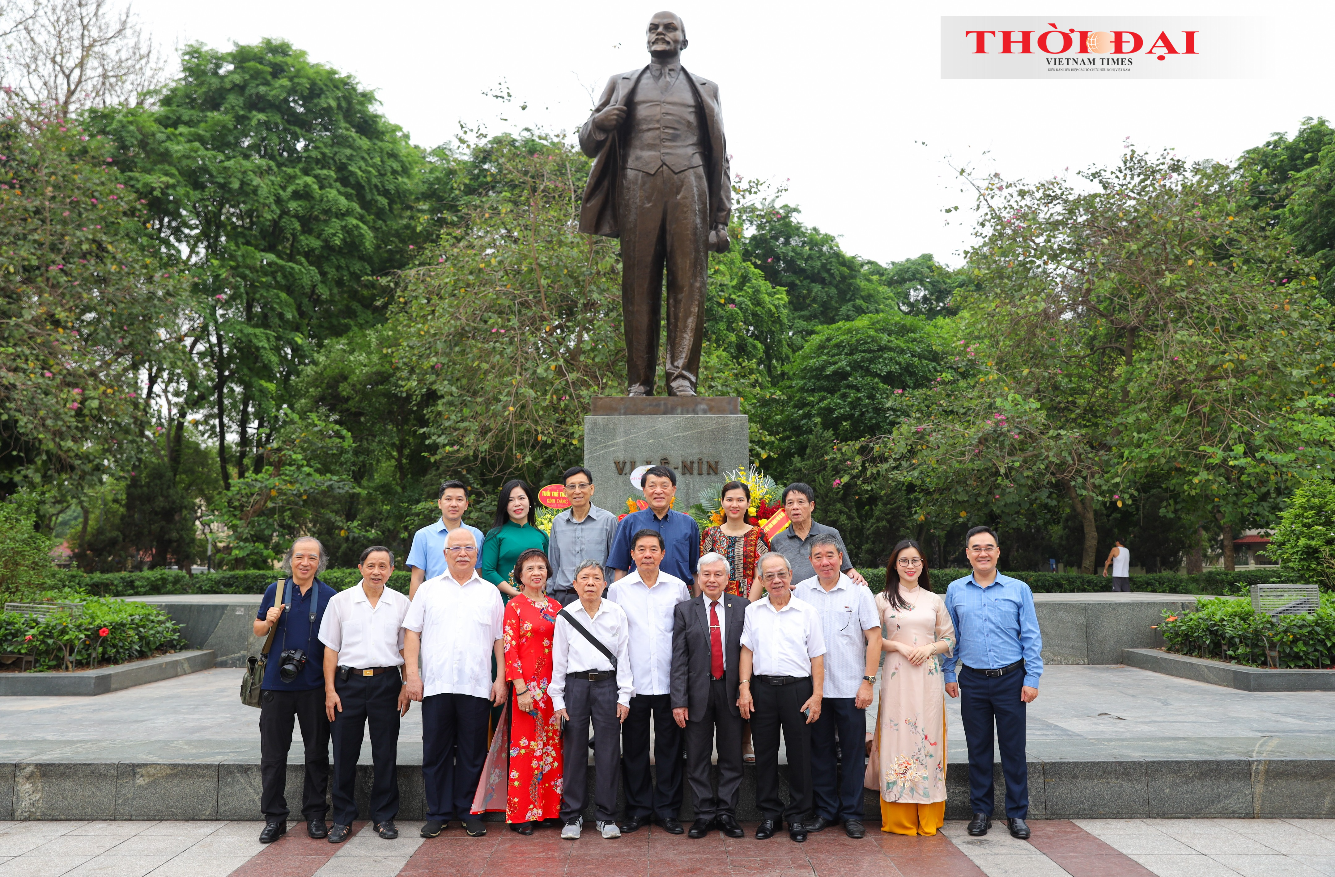 Hội Hữu nghị Việt - Nga dâng hoa kỷ niệm 154 năm ngày sinh V.I.Lenin