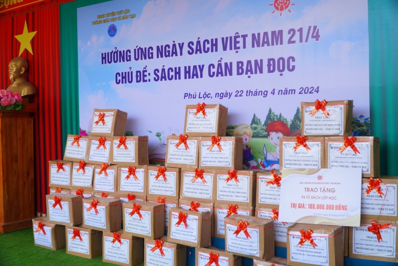 Zhi-Shan Foundation bàn giao 125 tủ sách cho 13 trường mầm non và tiểu học trên địa bàn huyện Phú Lộc, Huế