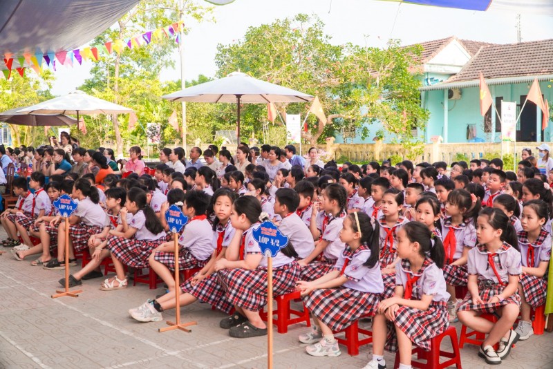 Zhi-Shan Foundation bàn giao 125 tủ sách cho 13 trường mầm non và tiểu học trên địa bàn huyện Phú Lộc, Huế