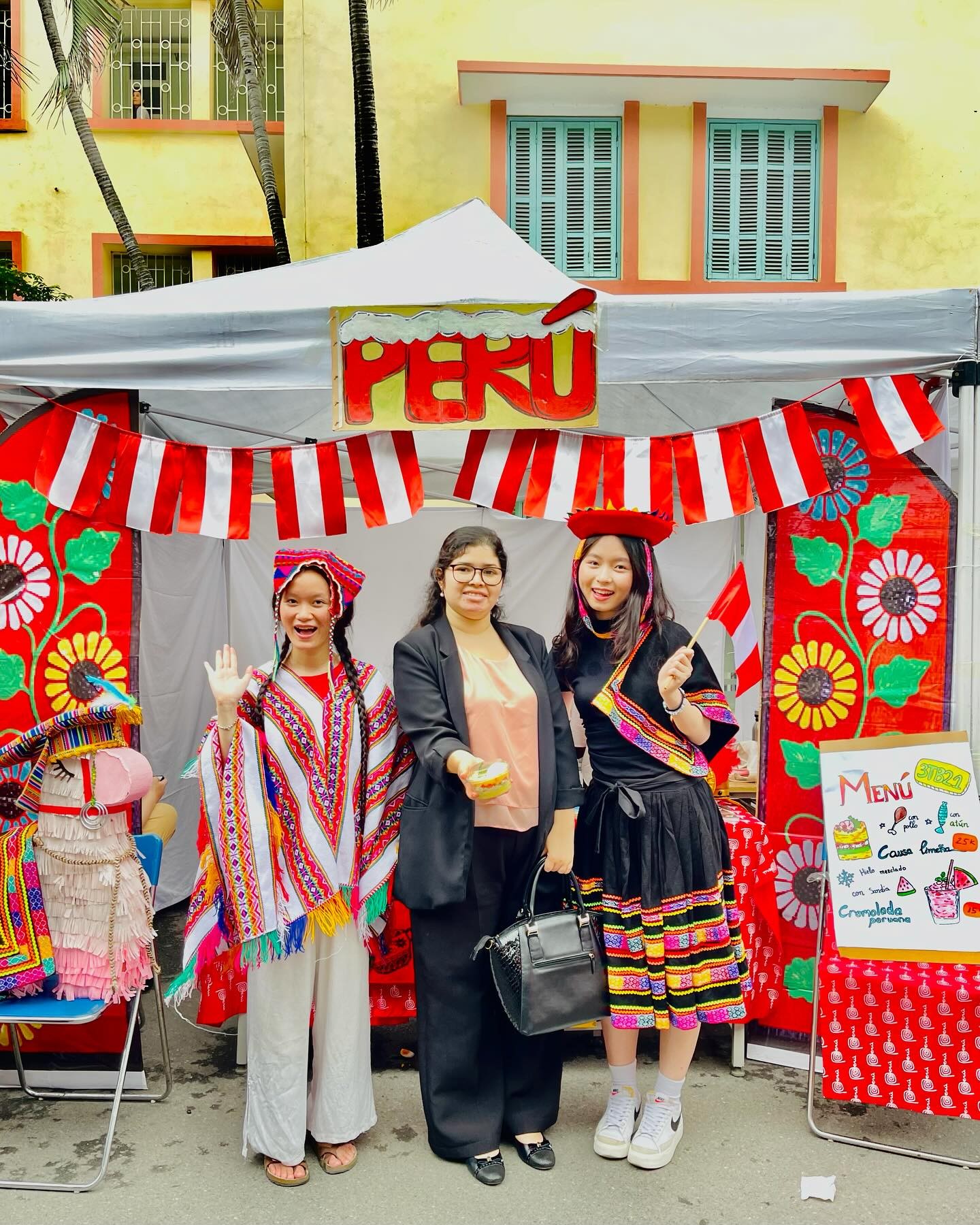 Gian hàng ẩm thực Peru tại Tuần lễ văn hóa các nước nói tiếng Tây Ban Nha năm 2024. (Ảnh: hanu.vn)