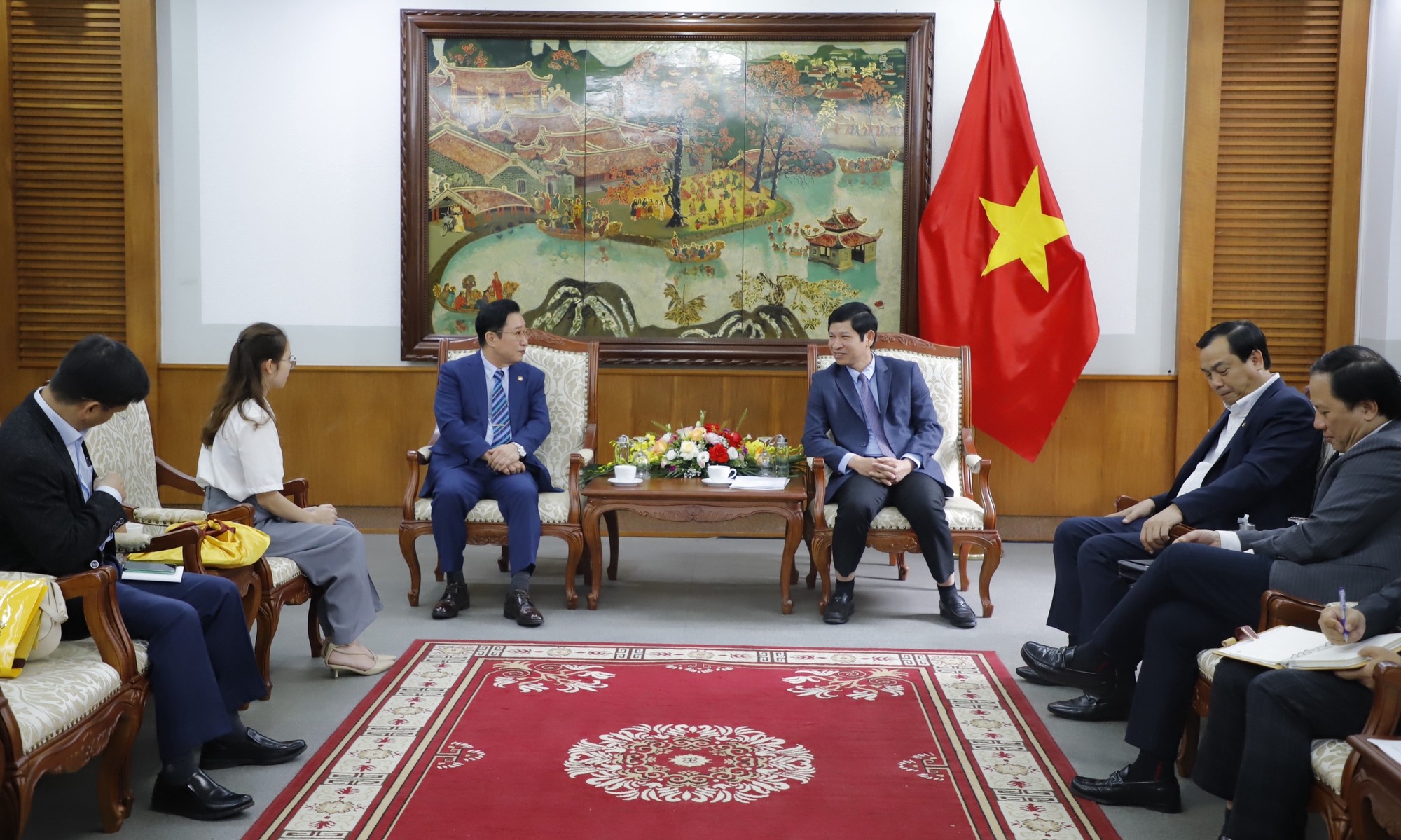 Thứ trưởng Hồ An Phong gặp mặt Đại sứ Du lịch Việt Nam tại Hàn Quốc Lý Xương Căn. (Ảnh: bvhttdl.gov.vn)
