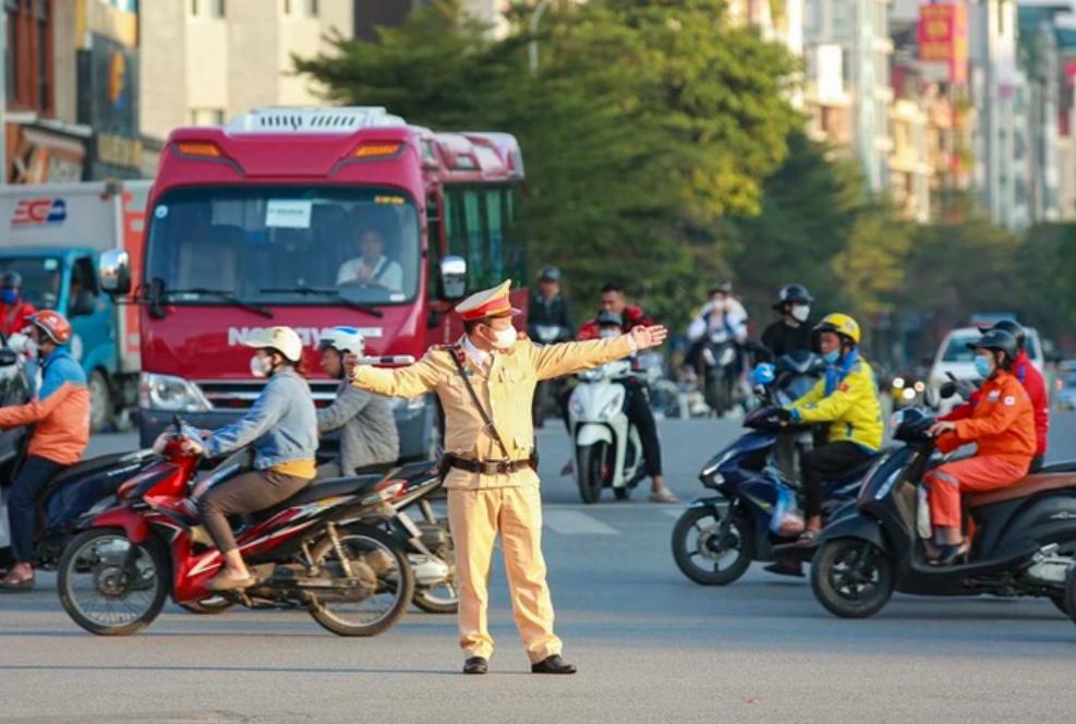 Hà Nội phân luồng giao thông giảm ùn tắc dịp lễ 30/4 - 1/5