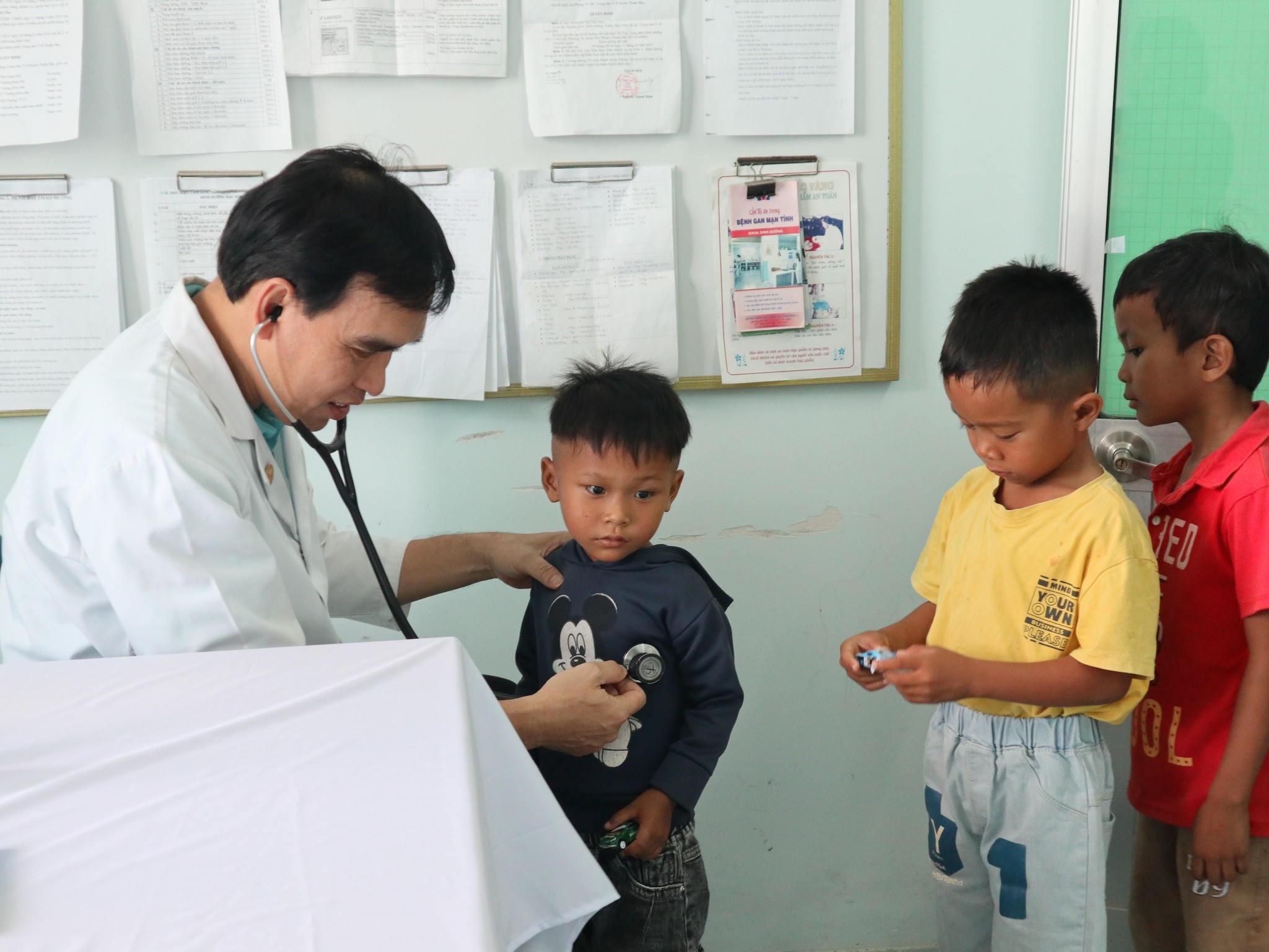 VCF khám tim miễn phí cho trẻ em khu vực miền Trung, Tây Nguyên