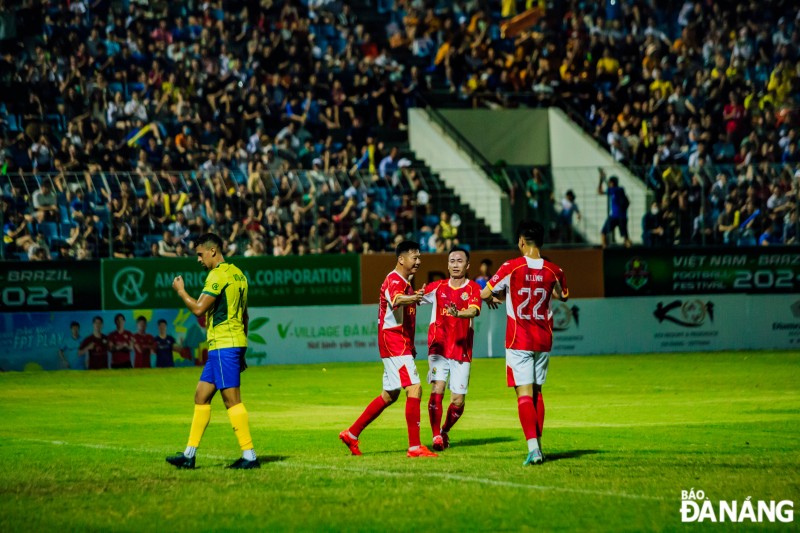 Lễ hội bóng đá Brazil - Việt Nam thu hút hàng nghìn người hâm mộ và khách du lịch