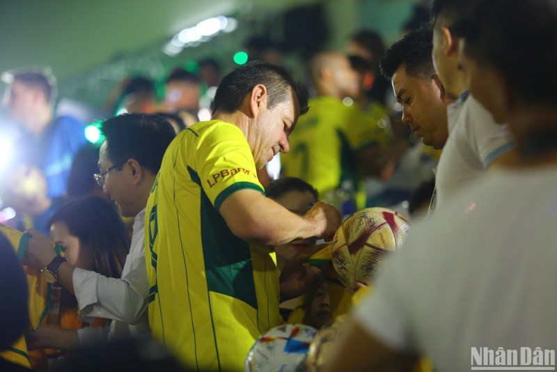 Lễ hội bóng đá Brazil - Việt Nam thu hút hàng nghìn người hâm mộ và khách du lịch