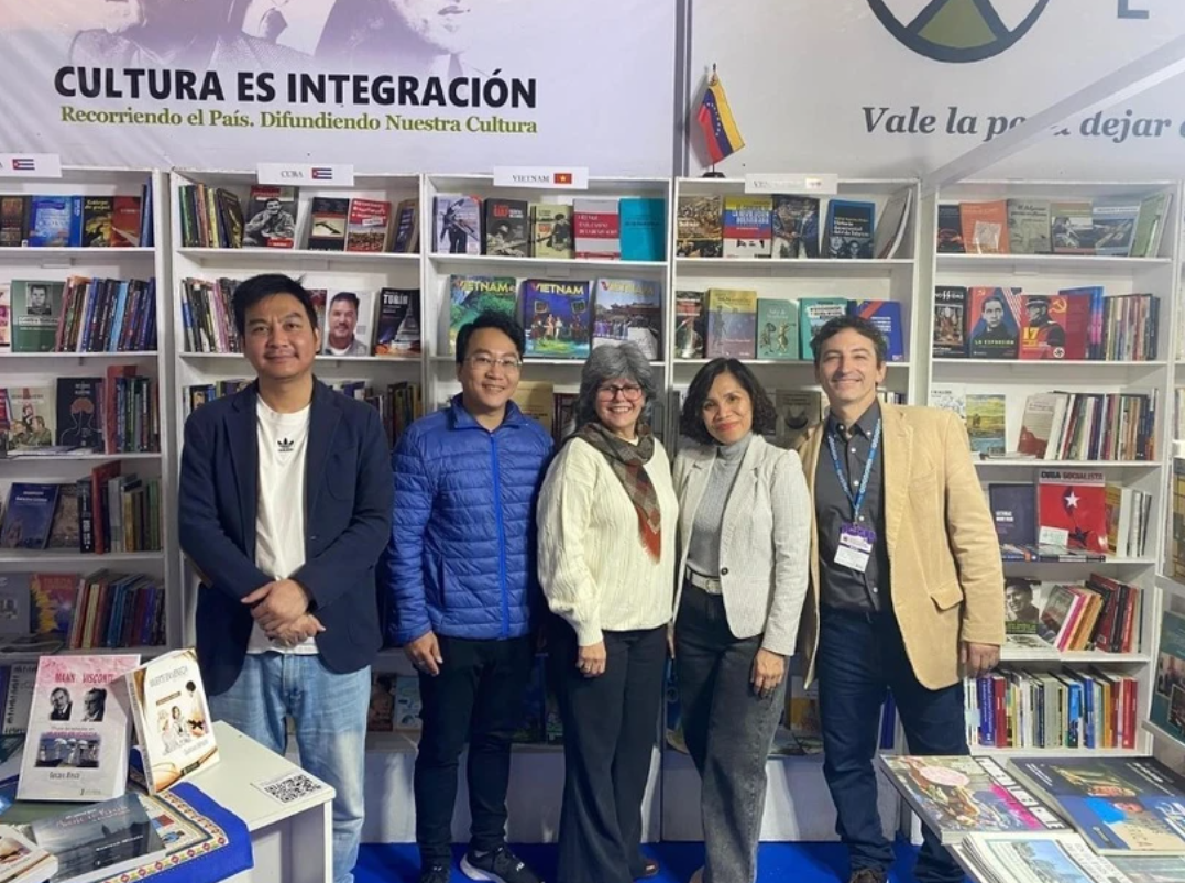 Trưng bày hơn 40 đầu sách về Việt Nam tại Argentina