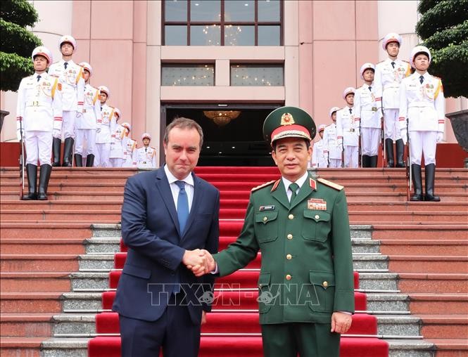 Tăng cường hơn nữa quan hệ hợp tác quốc phòng giữa Việt Nam và Pháp
