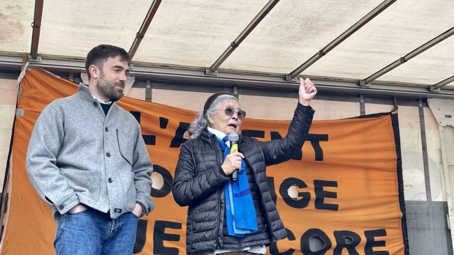 Kiều bào và người dân Pháp xuống đường ủng hộ "vụ kiện chất độc da cam" của bà Trần Tố Nga