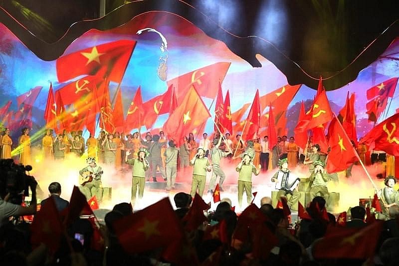 Tái hiện chiến thắng Điện Biên Phủ 'chấn động địa cầu' tại Cầu truyền hình 'Dưới lá cờ Quyết thắng'