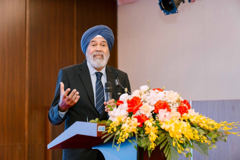 Tiến sĩ Dato’ Gurcharan Singh - Chủ tịch Hội đồng Y học của Liên đoàn bóng đá châu Á –AFC phát biểu tại sự kiện.