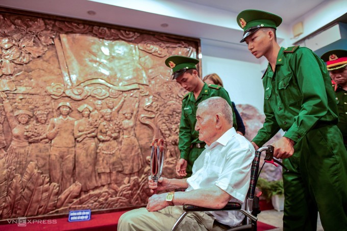 Bạn bè quốc tế hào hứng chia sẻ tình cảm, kỷ niệm nhân dịp 70 năm Chiến thắng Điện Biên Phủ
