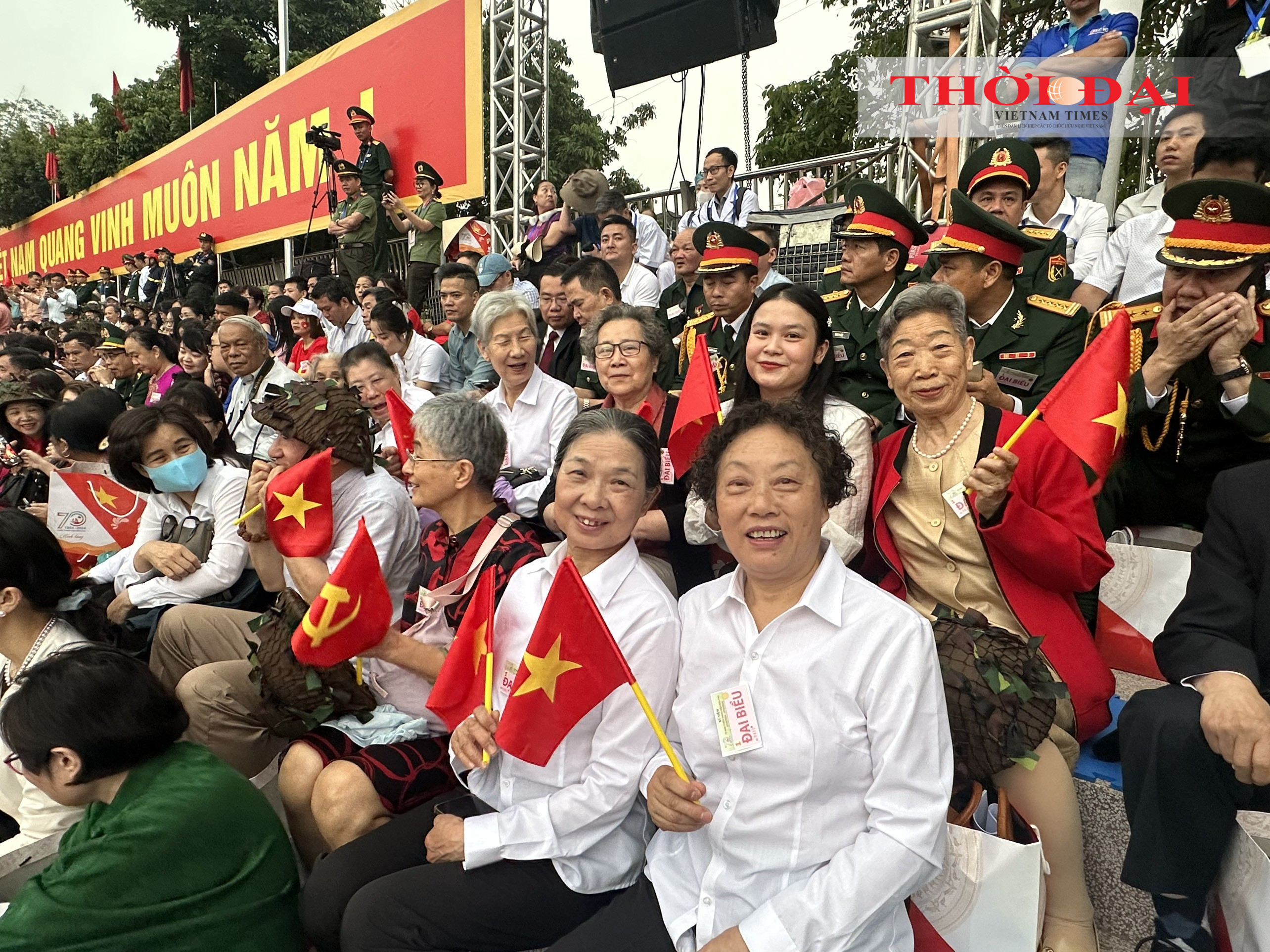 Đoàn nhân sỹ Trung Quốc tham dự Lễ kỷ niệm 70 năm chiến thắng Điện Biên Phủ.