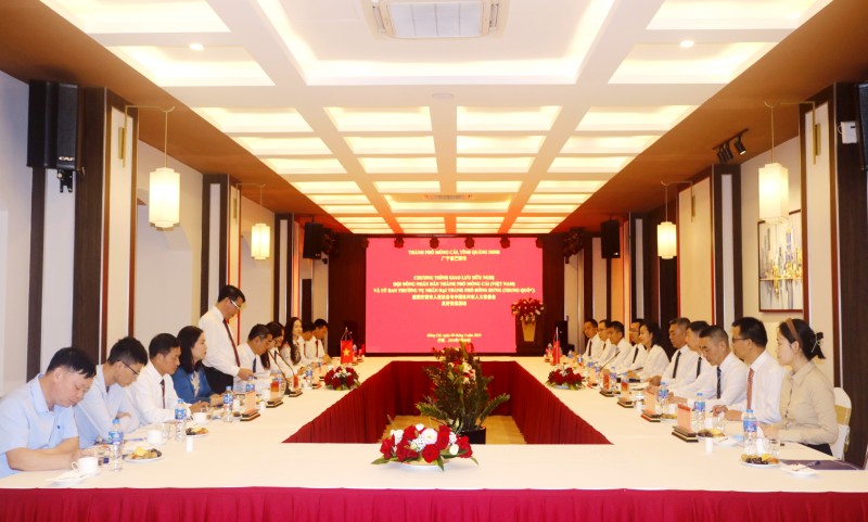 Sôi động các hoạt động giao lưu hữu nghị, hội đàm trên biên giới Việt - Trung