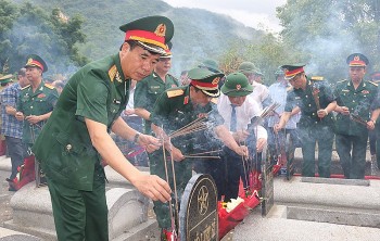 Truy điệu và an táng 15 hài cốt liệt sĩ hy sinh tại Lào