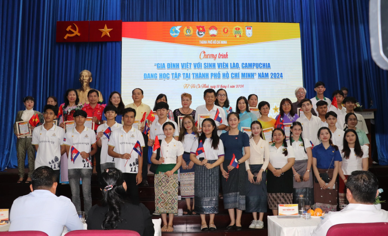 Kết nối 96 gia đình Việt với 162 sinh viên Lào, Campuchia đang học tập tại Việt Nam