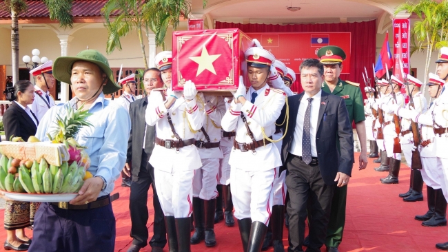 Thừa Thiên Huế đón nhận 12 hài cốt liệt sĩ từ Lào về nước
