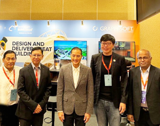 From right: Chidambaram Chidambaram (Graphisoft), Ar. Melvin HJ Tan (SIA), Tan Kiat How (Senior Minister of State for National Development, Singapore), Edmund Lau (Graphisoft), Tan Tian Chong (Aptiv8 IT Solutions)