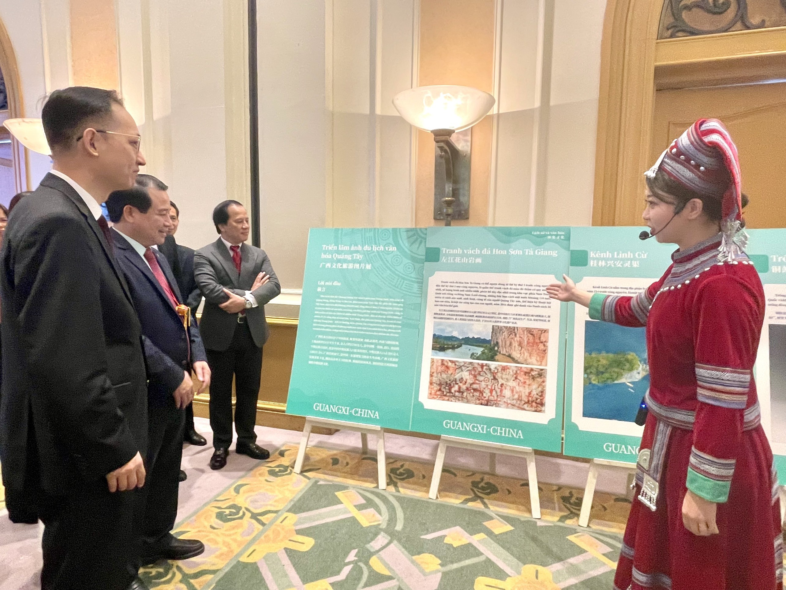 Thúc đẩy trao đổi văn hóa Trung - Việt qua hợp tác, giao lưu du lịch